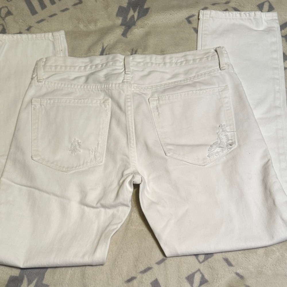 A154.    GAP Women's Boyfriend Jeans - White